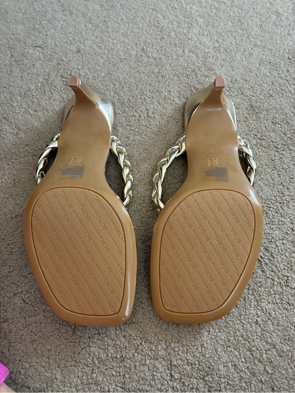 BCBGeneration Metallic Gold Braided Toe-Post Heels size 9 NWOB - Picture 2 of 2